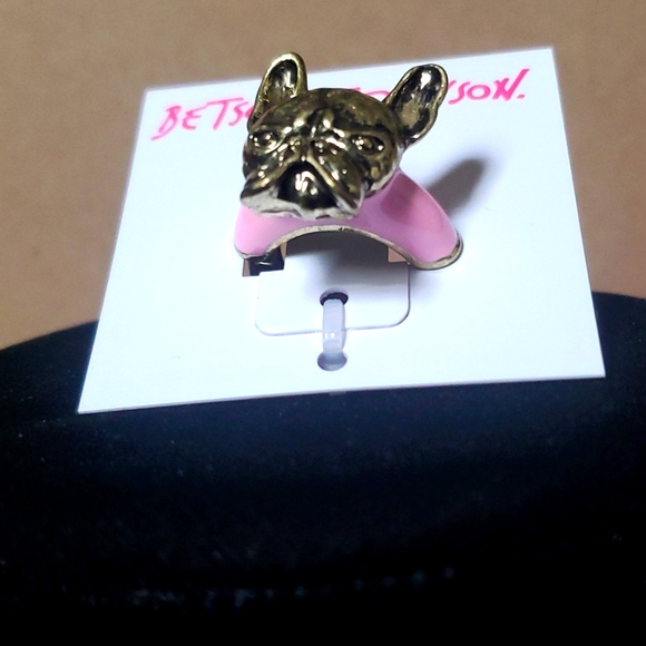 BETSEY JOHNSON Frenchie Enamel Adjustable Ring - Picture 5 of 7